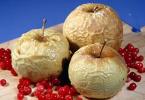 Kā pagatavot ceptus ābolus mikroviļņu krāsnī