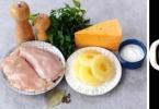 Salad lady caprice: bahan dan lapisan resep klasik langkah-demi-langkah secara berurutan