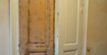 How to paint a wooden door at home